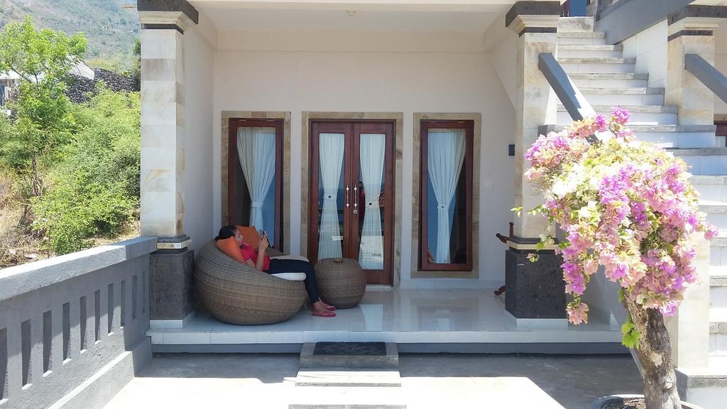 Barong Cafe Bungalow And Restaurant Amed Eksteriør billede