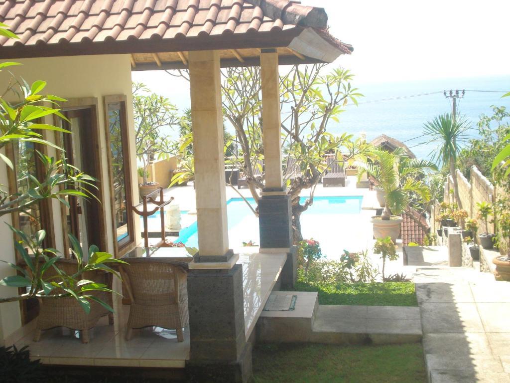 Barong Cafe Bungalow And Restaurant Amed Eksteriør billede