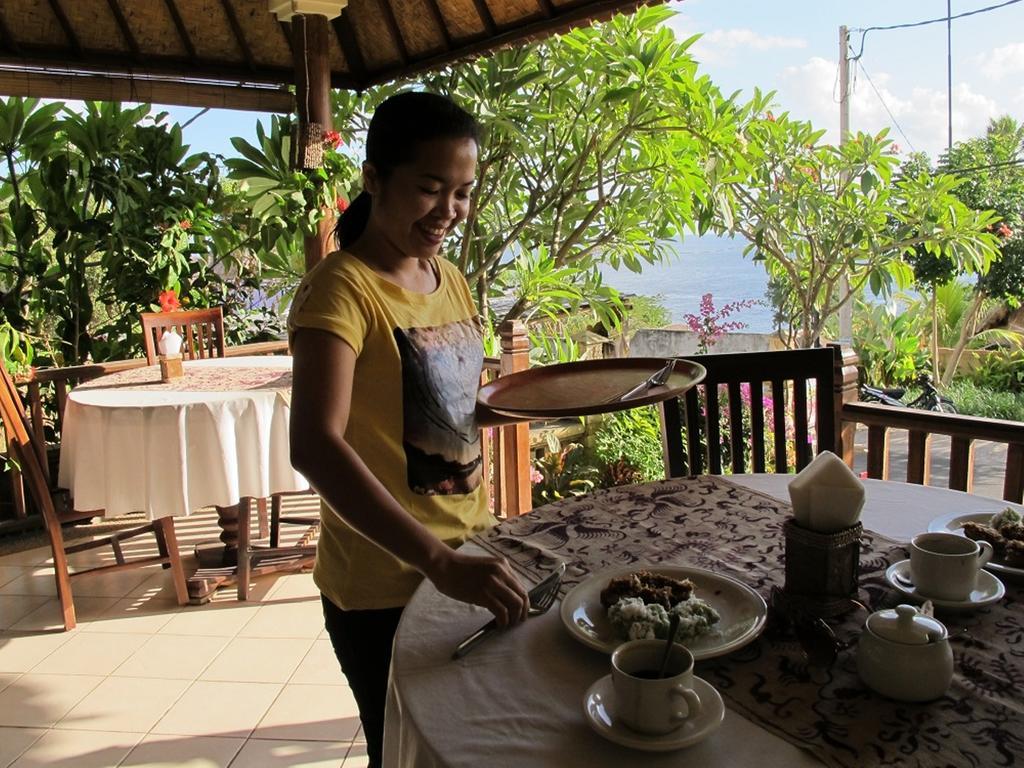 Barong Cafe Bungalow And Restaurant Amed Eksteriør billede